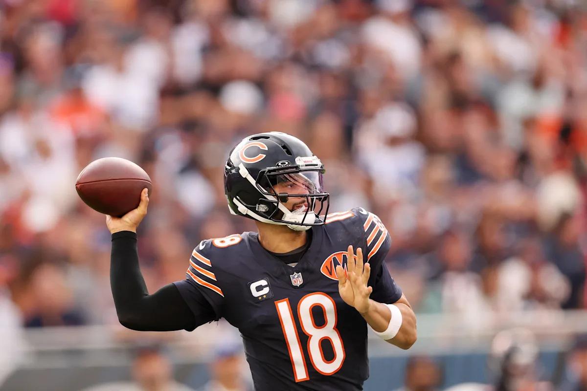 QB Caleb Williams explains what clicks have started in the year - Yahoo