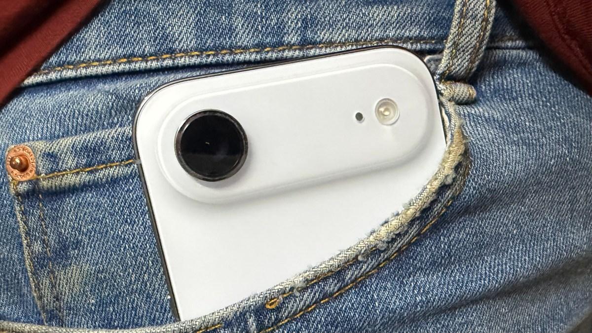 Air iPhone is so easy, I forgot he was in his pocket |