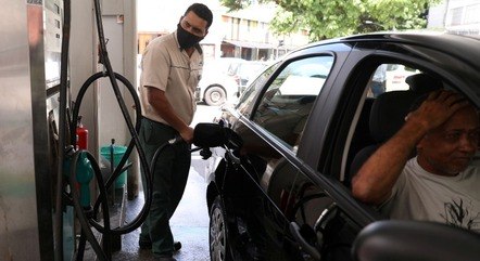 Preço médio da gasolina no Brasil é de R$ 5,866