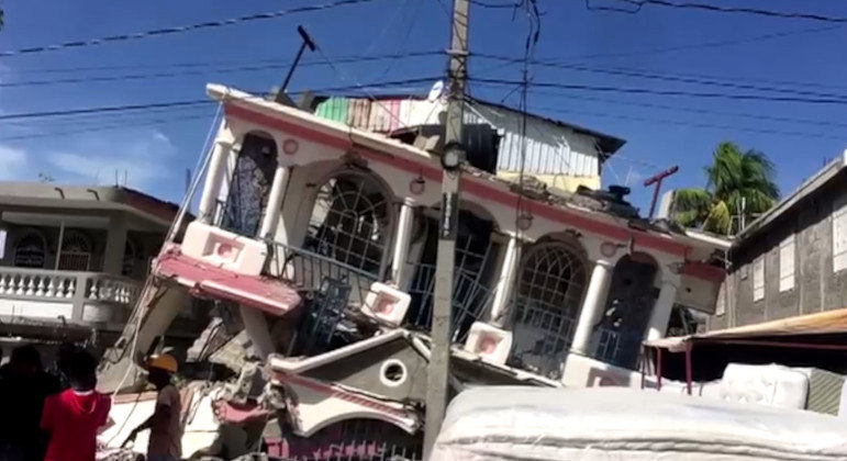Haiti earthquake death toll rises to 227