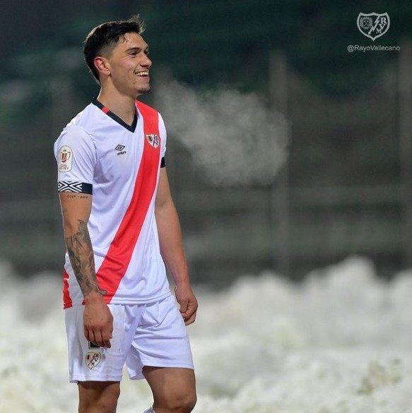 Santos interested in the Uruguayan defender after seven years in Europe