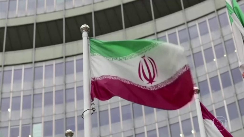 Newspaper: Iranian guards physically harass UN inspectors at the global uranium enrichment plant