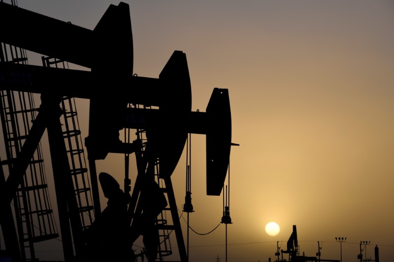 Preços do petróleo recuam com avanço do retorno de oferta dos EUA atingida por furação