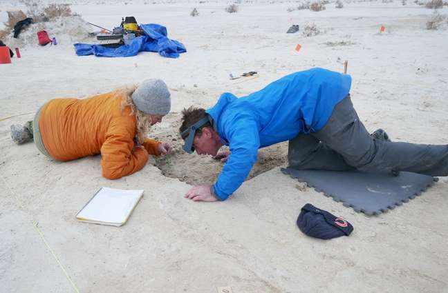 Researchers analyze sediments in the footprint area of ​​White Sands, New Mexico