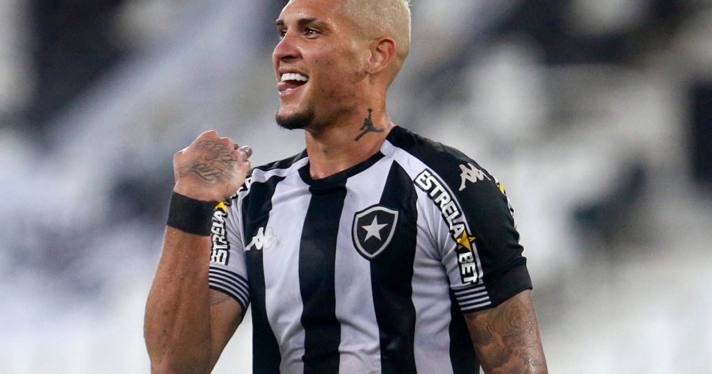 Botafogo will attempt the "last step" of the renewal with values ​​close to those requested by Rafael Navarro.