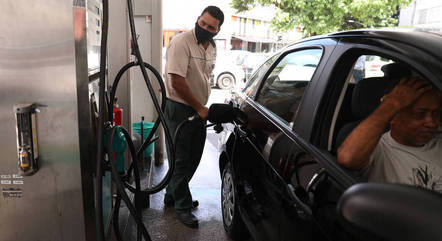 Postos já comercializam gasolina por quase R$ 7,20