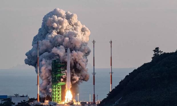 TOPSHOT - the first space rocket & # 034;  Nuri & # 034;  South Korea was launched at the Naro Space Center in Goheung, South Jeolla Province, 473 km south of Seoul on October 21, 2021. (Photo by YONHAP / AFP) / - South Korea outside / Republic of Korea October - No files - Banned on image use Subscribe: - / AFP