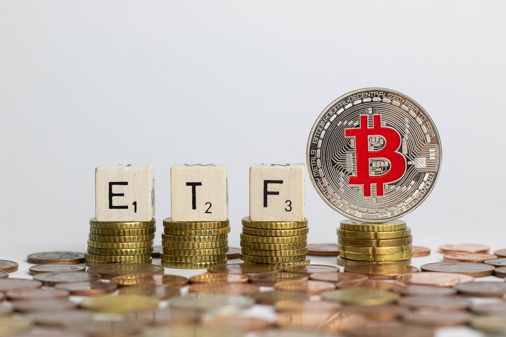 The United States approves ETFs for shares exposed to Bitcoin