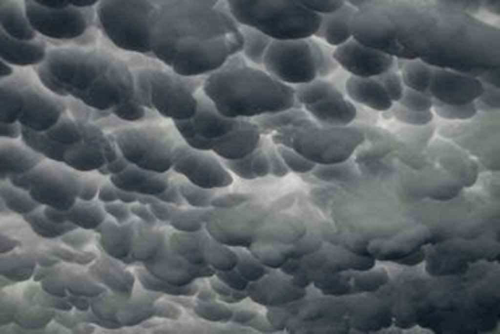 Watch how Mammatus clouds covered the Argentine sky