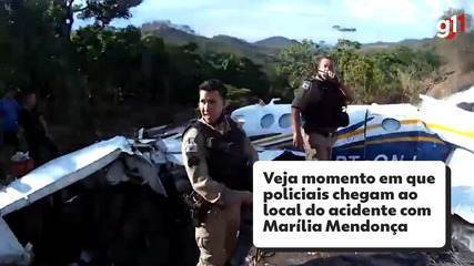 A video clip shows the moment police officers arrived at the scene with Marilia Mendonca