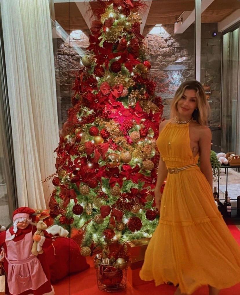 Grazi Massafera chose a yellow dress for her Christmas dinner - clone / Instagram