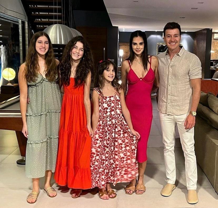 Rodrigo Faro and family at Christmas - clone / Instagram
