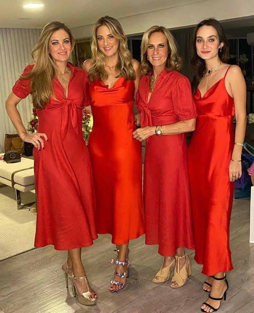 Ticiane and Helô Pinheiro in red at Christmas - clone / Instagram