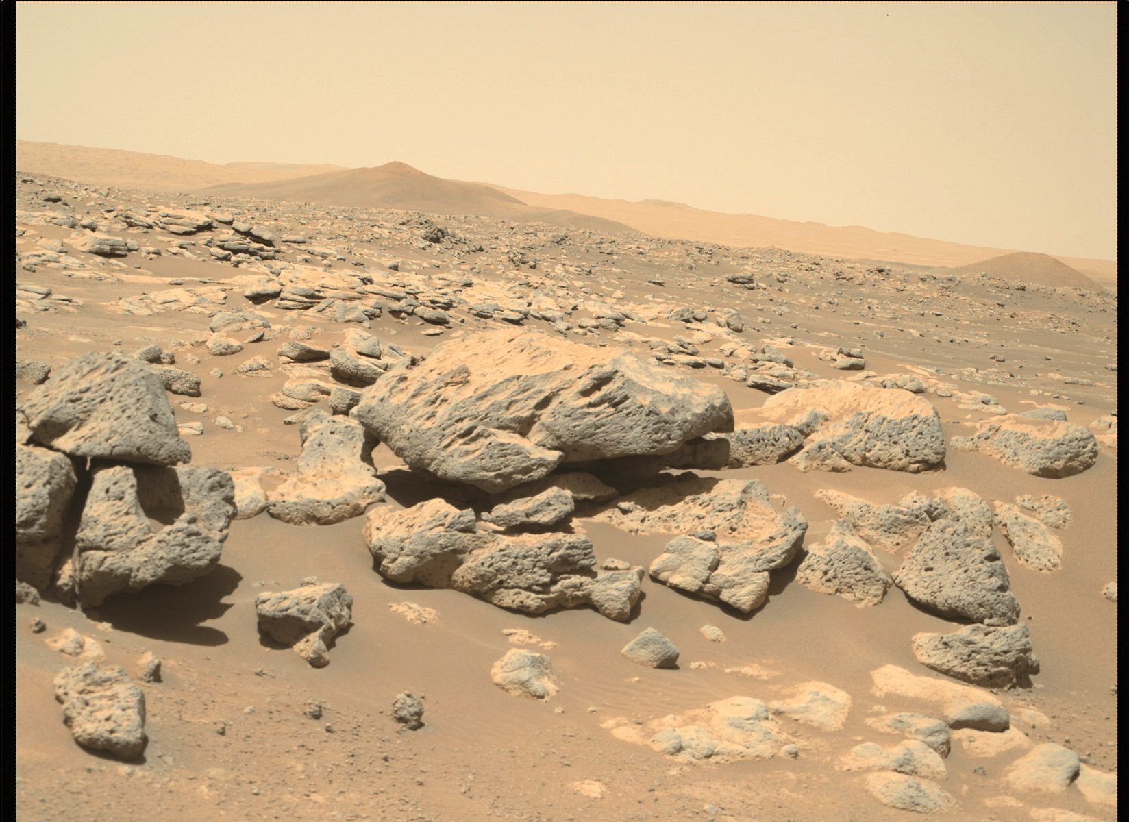 Photo taken on November 18, 2021 by Mastcam-Z.  It's a pair of sensors capable of capturing 3D images - NASA / JPL-Caltech / ASU