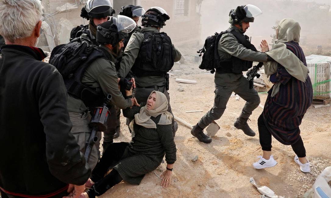 Israeli security forces corner Palestinians as they try to prevent the demolition of their homes in the occupied West Bank, where Israel maintains complete control over planning and construction. Photo: Hazem Bader/AFP