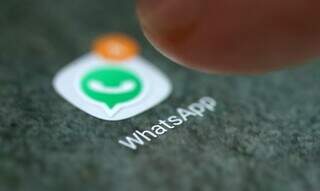 The user clicks on an icon to open WhatsApp on mobile (Photo: Agência Brasil)