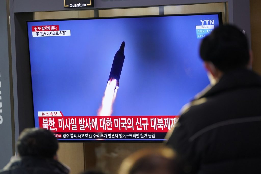 Coreia do Norte dispara dois mísseis e EUA condenam série de testes |  Mundo