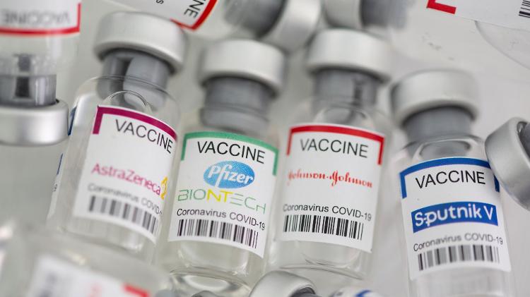 Frascos com etiquetas de vacinas contra a covid-19 - Dado Ruvic/Reuters - Dado Ruvic/Reuters