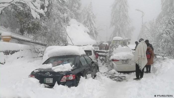 Mais de 20 turistas morrem presos por nevasca no Paquistão