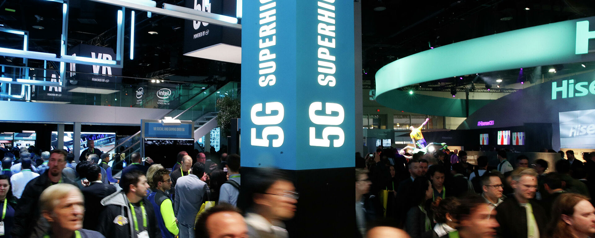 Las Vegas - Sputnik Brazil on January 9, 2018, 1920, during the International Consumer Electronics Exhibition held on 04.01.2022 Intel promotes a sign 5G devices at the booth.