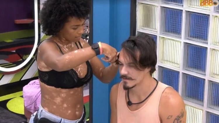     BBB 22: After Larissa, it's Eliezer's turn to cut his hair by Natália - Reproduction / Globoplay - Reproduction / Globoplay