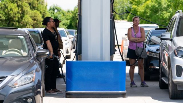 Lines at gas stations in the United States