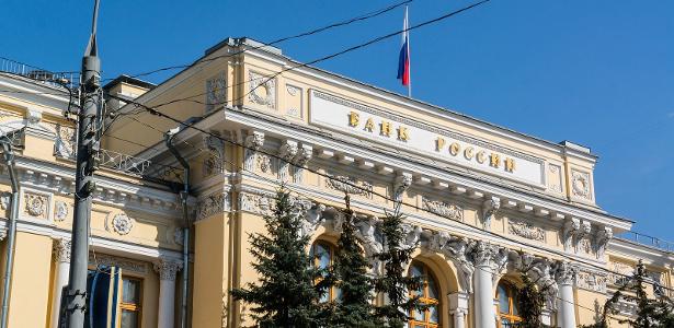 Russian banks turn to China after Visa and Mastercard leave the country