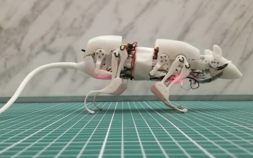 Scientists have created a robotic mouse that could be a lifesaver