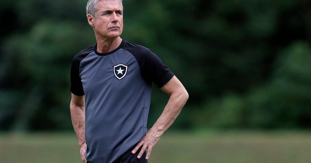 Journalist reveals Luis Castro's style and designs Botafogo in a more purposeful way: "It's a compromise between Jorge Jesus and Abel Ferreira."