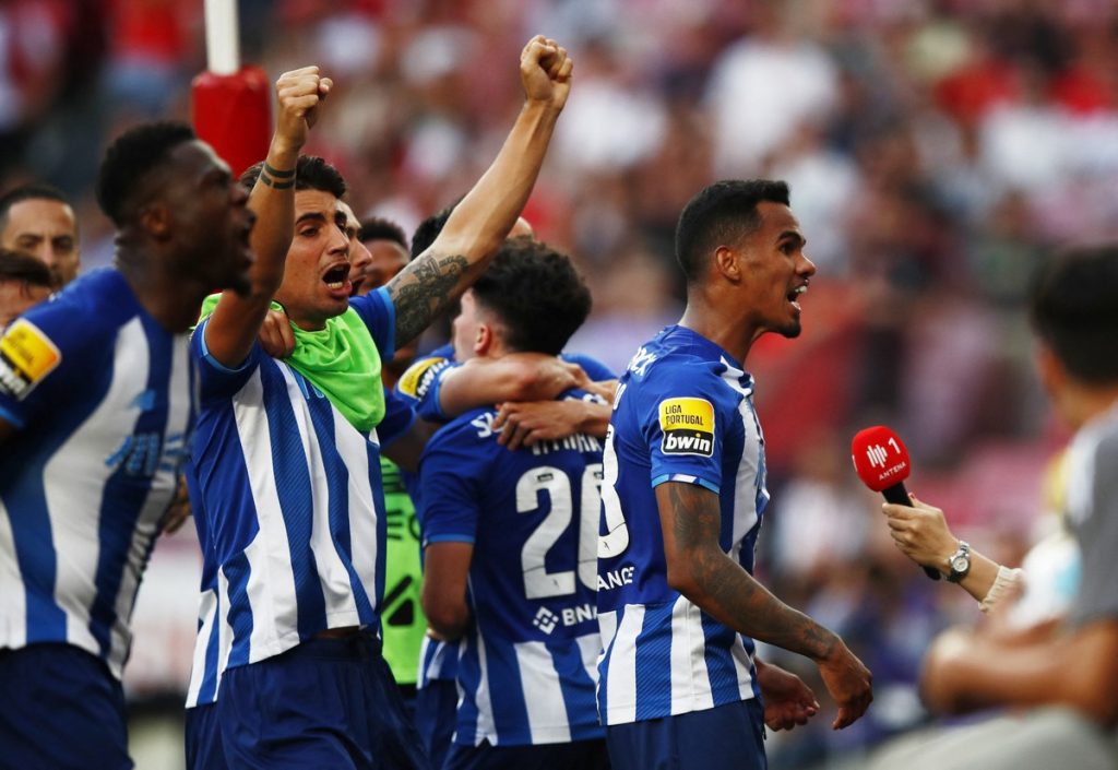 Porto beats Benfica and wins the 30th Portuguese title and reduces the difference between the rivals;  See the list of heroes |  Portuguese football
