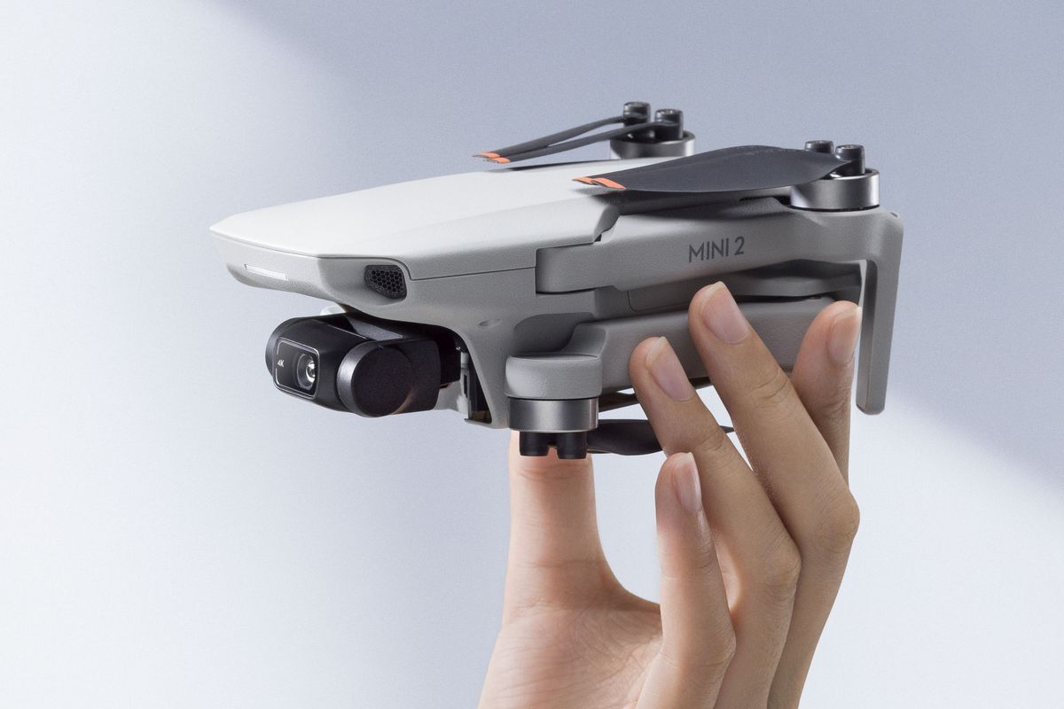 DJI Mini 2 that comes in promo for R$2,702.64, in the basic set 