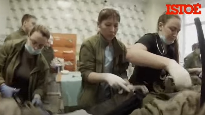 Video: A doctor captured by the Russians records photos that were smuggled in a tampon
