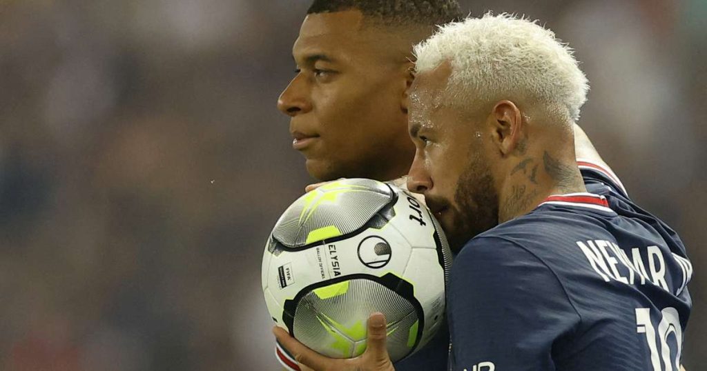 A newspaper said that Mbappe asked Neymar to leave Paris Saint-Germain