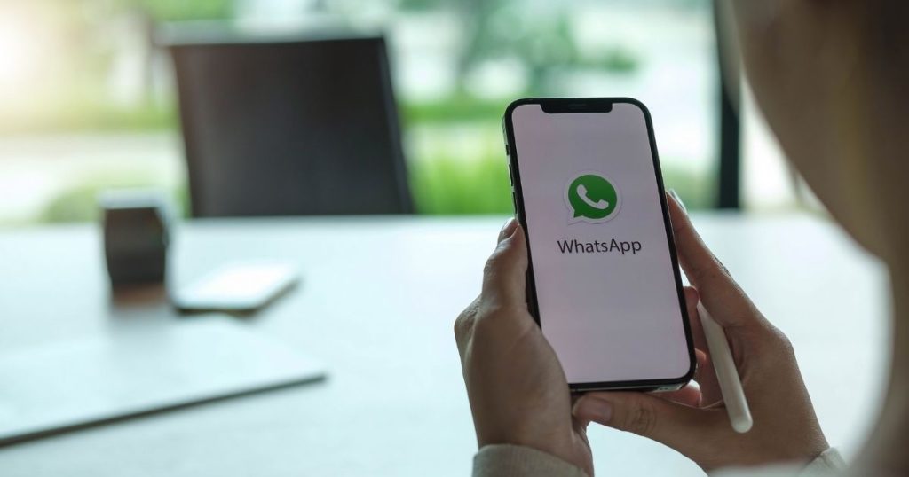 Does the paid version of WhatsApp charge for sending messages?