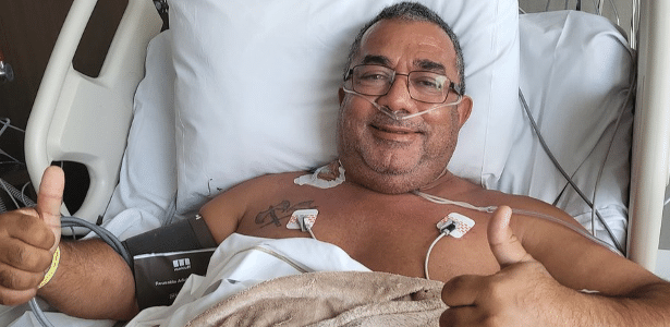 Mauro Machado, Anita's father, suffers from lung cancer