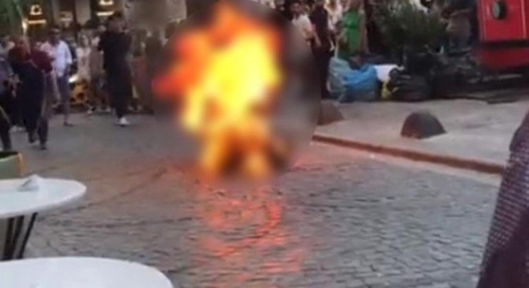 Young man dressed as death sets himself on fire as tourists take selfies - News