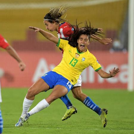 Antonia, of the Brazilian women's team, was fouled during a match against Paraguay - Raul Arboleda / AFP - Raul Arboleda / AFP