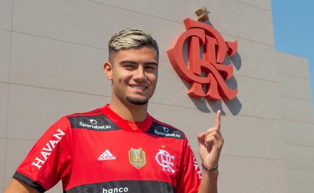 "Acceptance of the terms";  Andreas Pereira accepts wages and the hammer is struck on the "fico" of the Flamengo