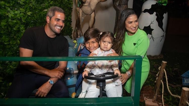 Simon with Kaka Deniz and children Henry Zaya - Brazil News - Brazil News