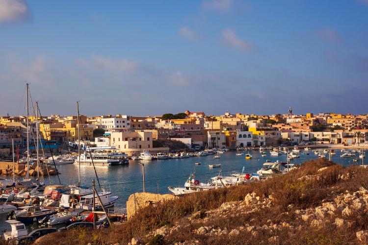 The ancient port of Lampedusa: the island of Sicily is mainly occupied by tourism - Bepsimage / Getty Images - Bepsimage / Getty Images