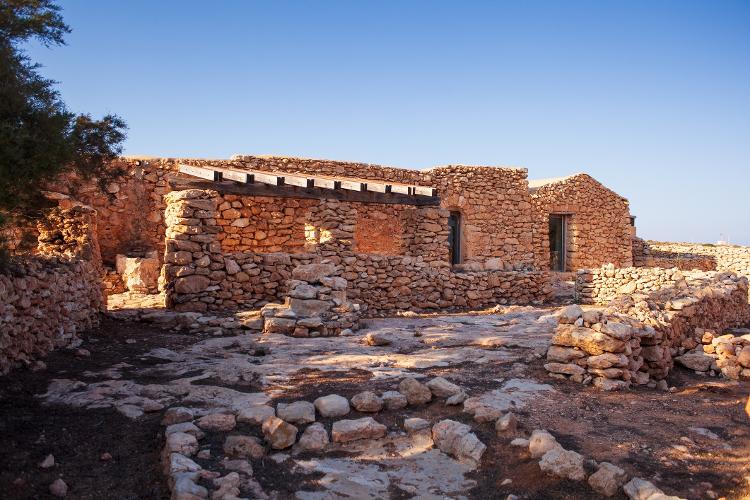 The oldest house in Lampedusa, in its characteristic stone structure, is Dammuso Casa Teresa - dc1975 / Getty Images / iStockphoto - dc1975 / Getty Images / iStockphoto