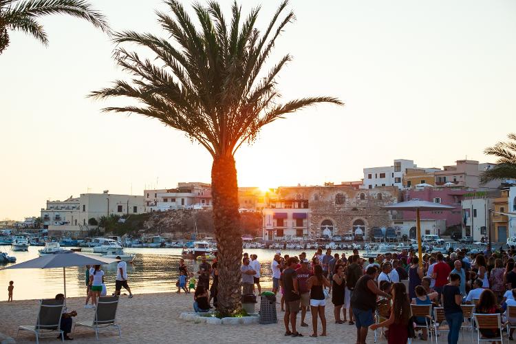 In high season, Lampedusa gets busy with tourism - Bepsimage / Getty Images - Bepsimage / Getty Images