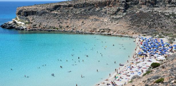 Residents of the tourist island of Lampedusa denounce the "abandonment" of the state