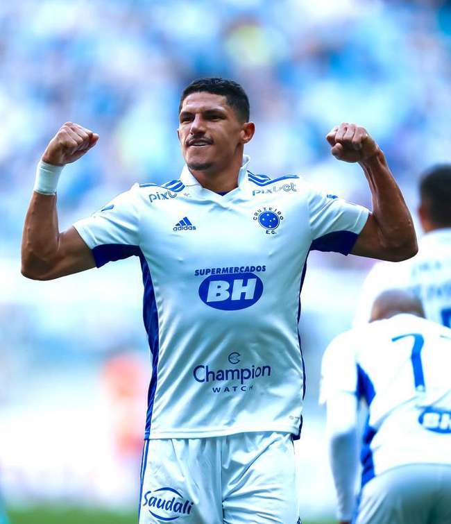 Lovanor opened the scoring for Cruzeiro on Gr .'s account