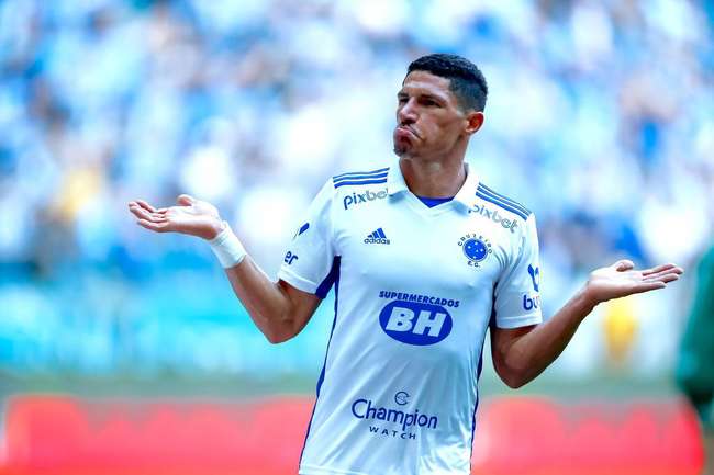 Lovanor opened the scoring for Cruzeiro on Gr .'s account