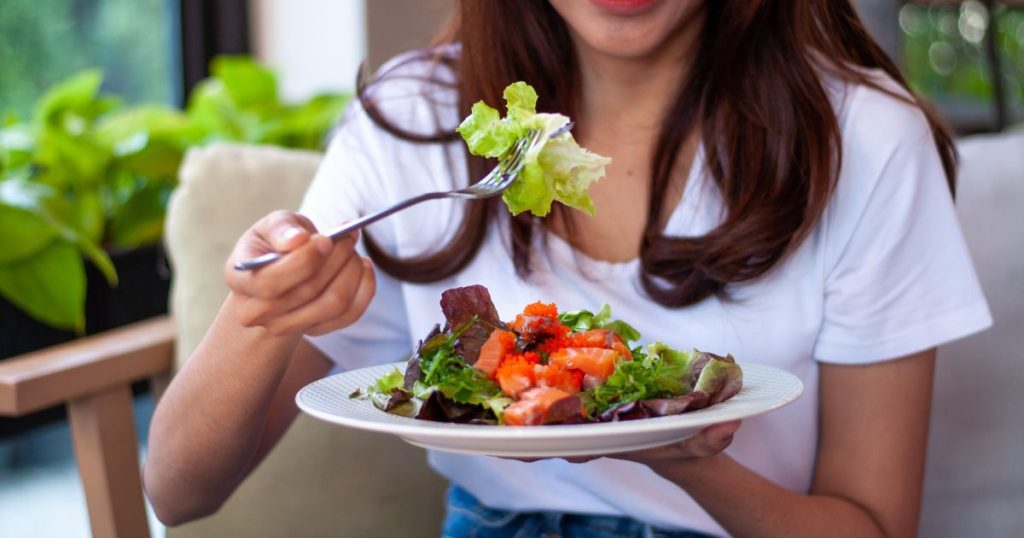 2 signs your diet is messing with your mental health