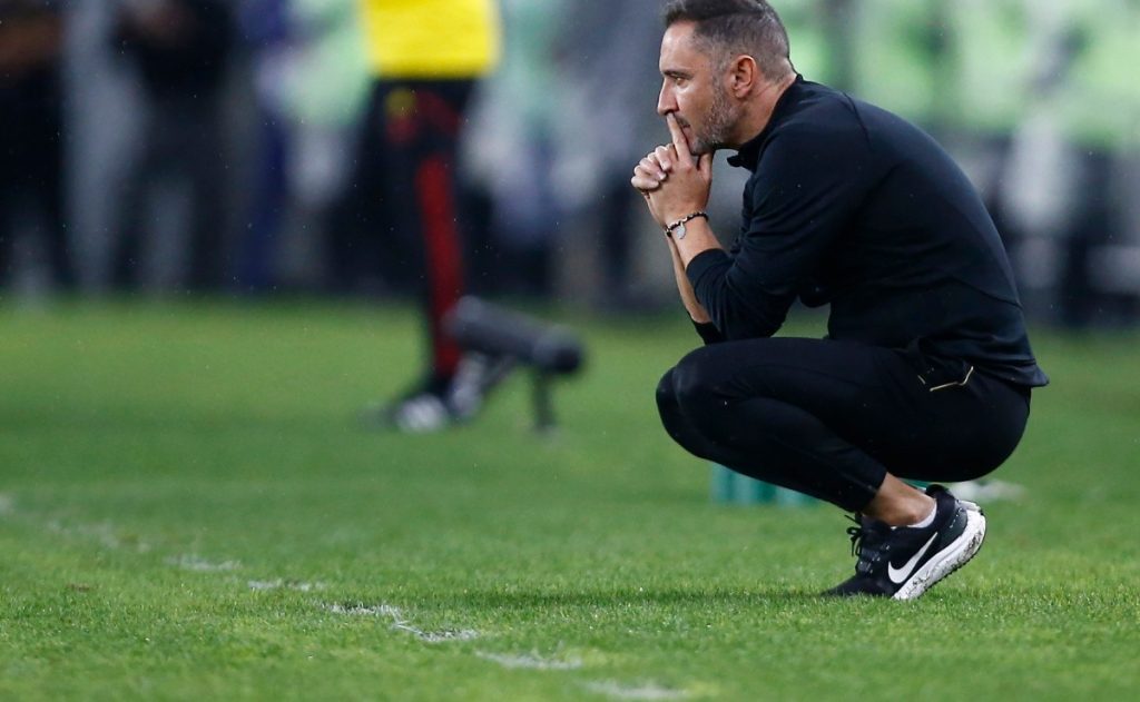 Three leaders of the Corinthian division are unhappy with Vitor Pereira.  The technician can fall from the leadership of Timao