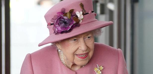 Queen Elizabeth II dies in Scotland with her family