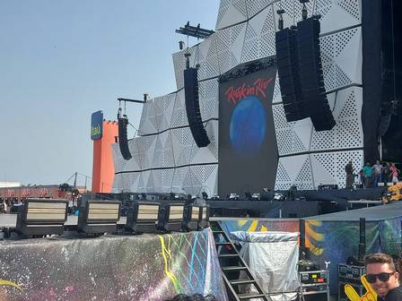 Mondo de Rock theater changes in Rio for Coldplay concert