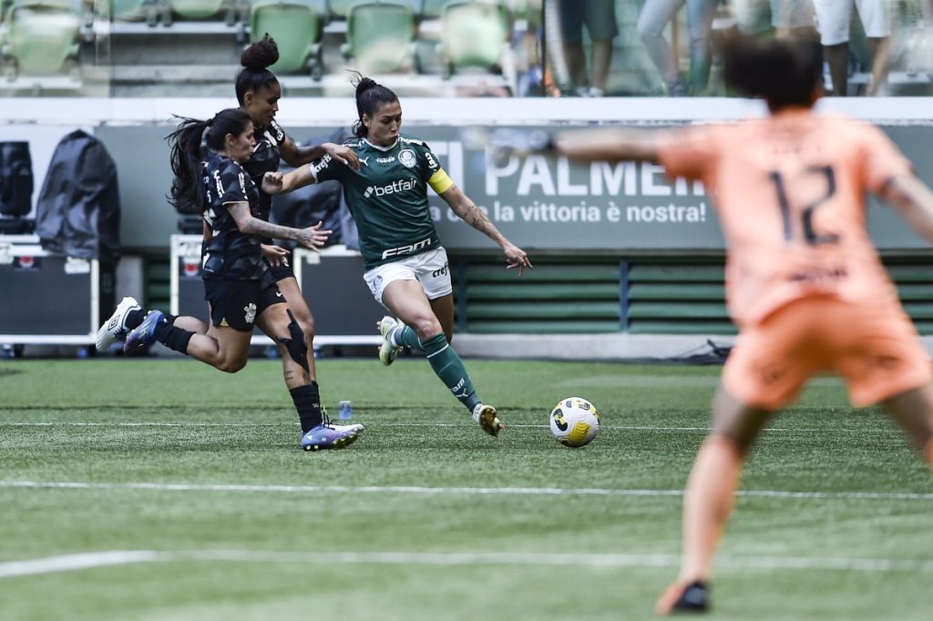 In a meeting after a semi-final in the Brazilian Women's Championship, Corinthians and Palmeiras take part in the Derby in Paulista |  female paulista